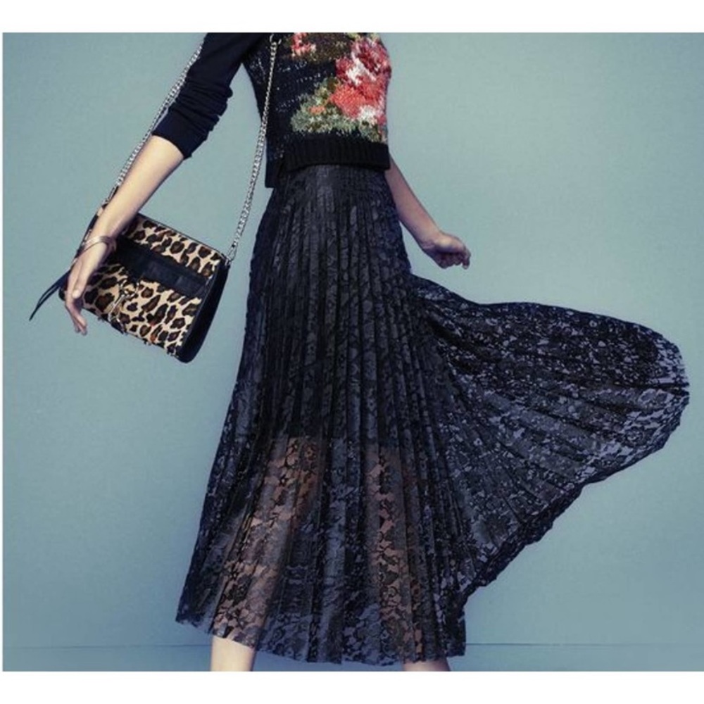 FREE PEOPLE “pretty pleats” Black Lace midi skirt. Sz 6